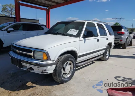 1996 Chevrolet Blazer from USA, damaged, VIN 1GNDT13W2T2305420